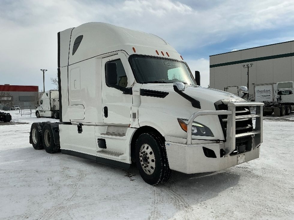 Sleeper Tractor-Heavy Duty Tractors-Freightliner-2022-T12664ST-Calgary-AB-935,621\n\t\tkm-$ 82,250 - Image 1