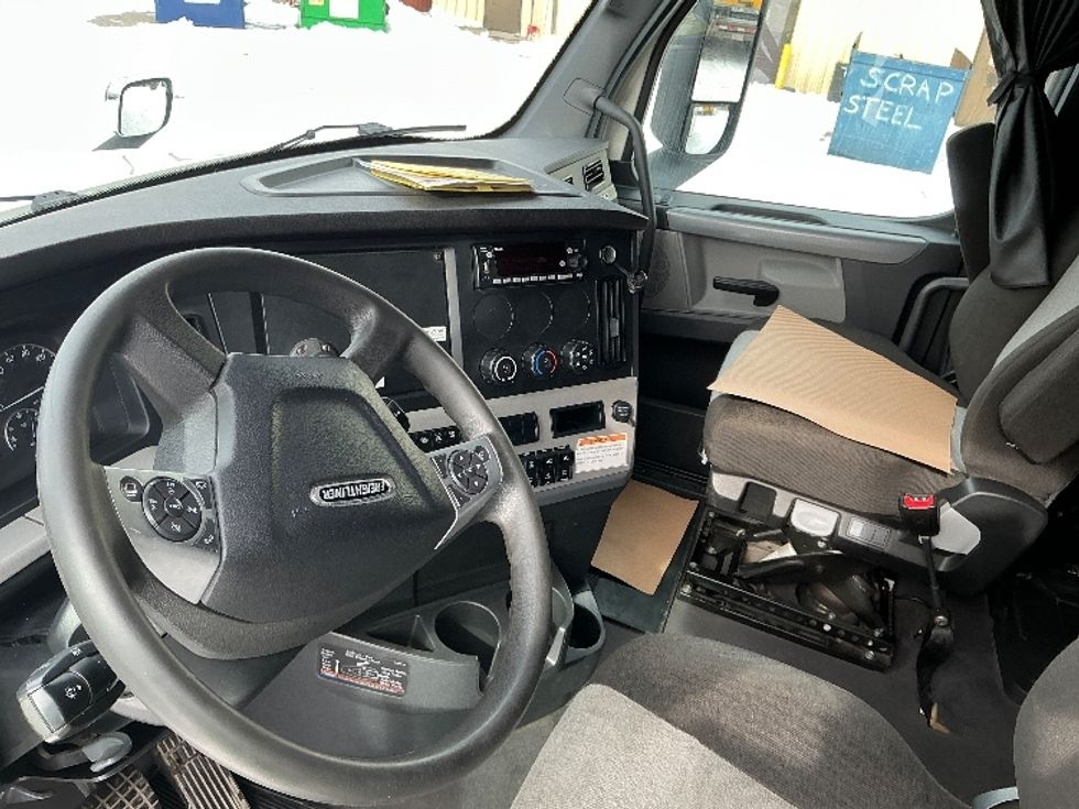 Sleeper Tractor-Heavy Duty Tractors-Freightliner-2022-T12664ST-Calgary-AB-935,621\n\t\tkm-$ 82,250 - Image 10