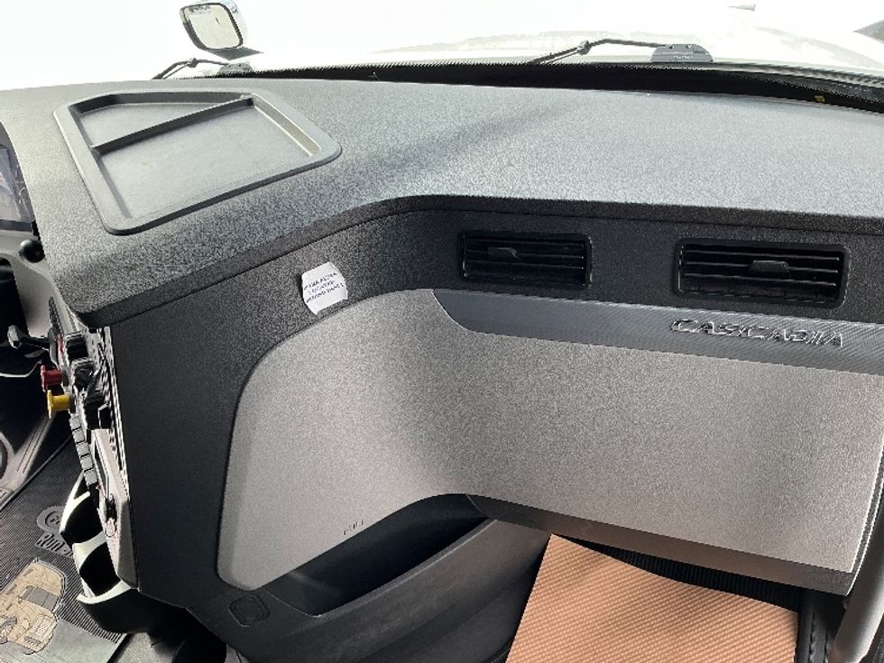 Sleeper Tractor-Heavy Duty Tractors-Freightliner-2022-T12664ST-Calgary-AB-935,621\n\t\tkm-$ 82,250 - Image 14