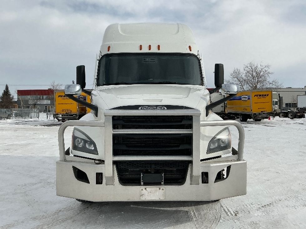 Sleeper Tractor-Heavy Duty Tractors-Freightliner-2022-T12664ST-Calgary-AB-935,621\n\t\tkm-$ 82,250 - Image 2