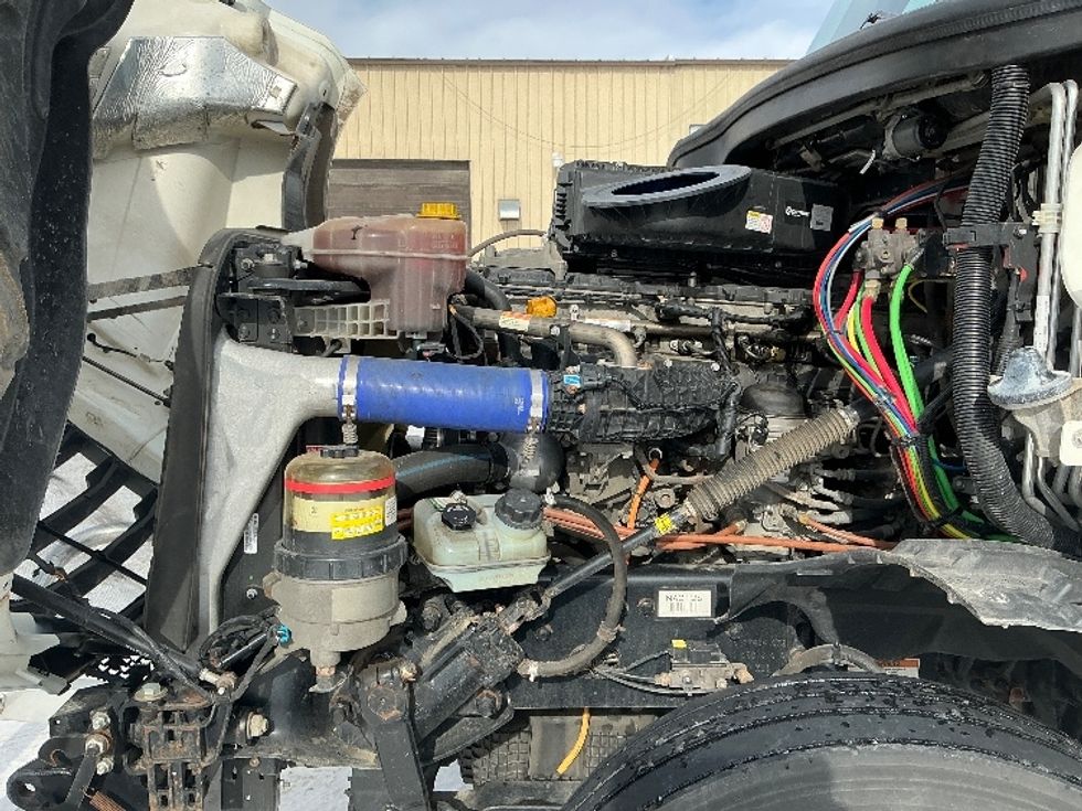 Sleeper Tractor-Heavy Duty Tractors-Freightliner-2022-T12664ST-Calgary-AB-935,621\n\t\tkm-$ 82,250 - Image 20