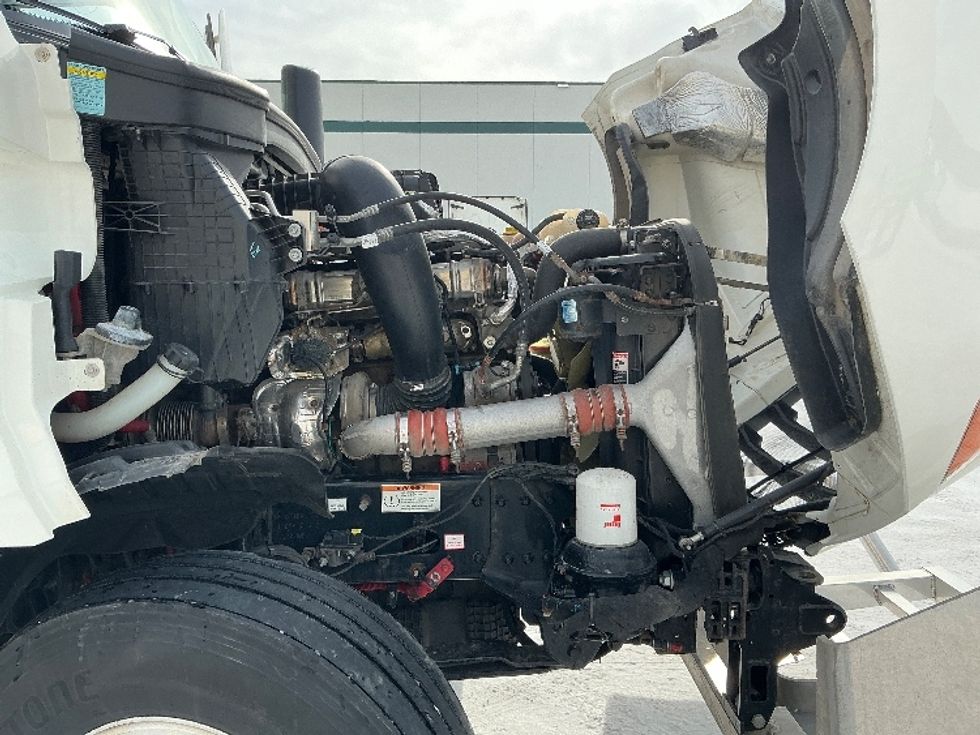 Sleeper Tractor-Heavy Duty Tractors-Freightliner-2022-T12664ST-Calgary-AB-935,621\n\t\tkm-$ 82,250 - Image 21