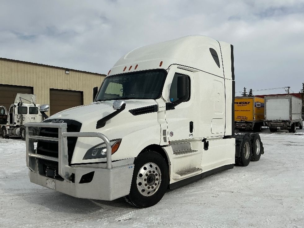Sleeper Tractor-Heavy Duty Tractors-Freightliner-2022-T12664ST-Calgary-AB-935,621\n\t\tkm-$ 82,250 - Image 3