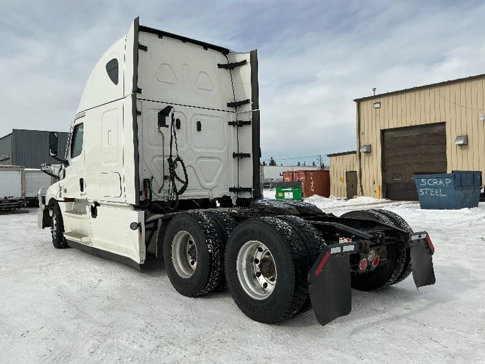 Sleeper Tractor-Heavy Duty Tractors-Freightliner-2022-T12664ST-Calgary-AB-935,621\n\t\tkm-$ 82,250 - Image 5
