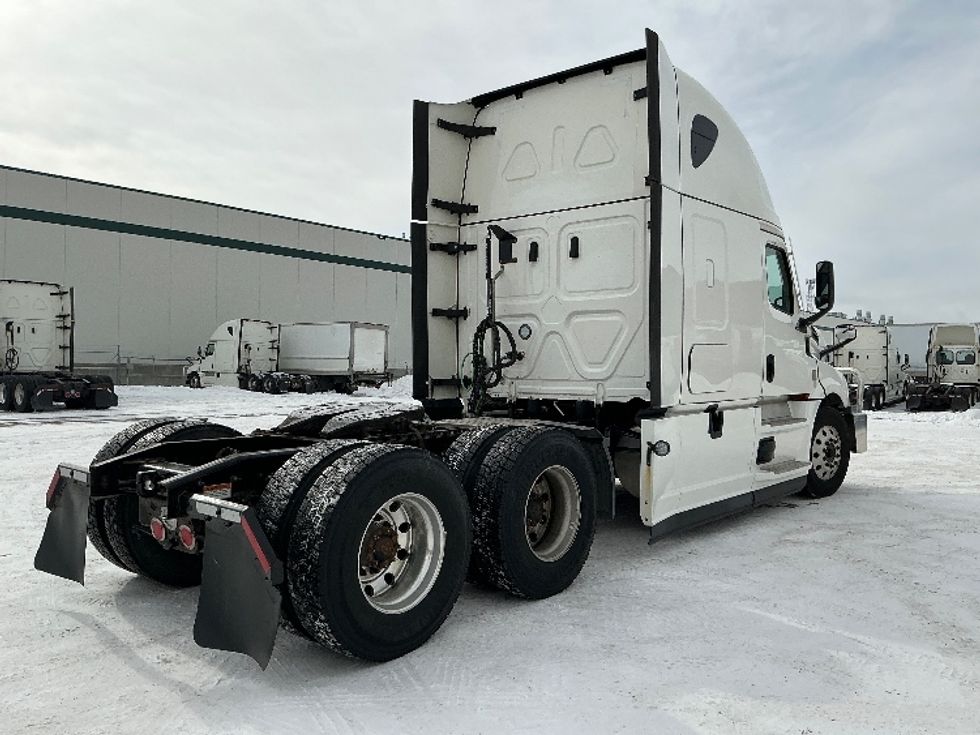 Sleeper Tractor-Heavy Duty Tractors-Freightliner-2022-T12664ST-Calgary-AB-935,621\n\t\tkm-$ 82,250 - Image 7
