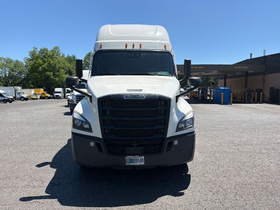 Sleeper Tractor-Heavy Duty Tractors-Freightliner-2022-T12664ST-Capitol Heights-MD-309,161\n\t\tmiles-$ 85,000 - Image 2