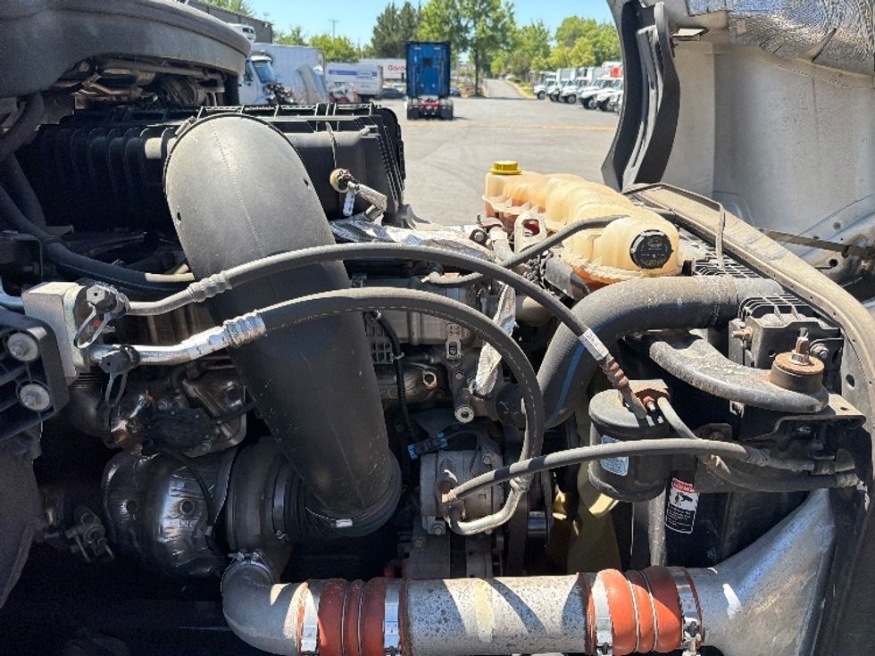 Sleeper Tractor-Heavy Duty Tractors-Freightliner-2022-T12664ST-Capitol Heights-MD-309,161\n\t\tmiles-$ 85,000 - Image 20