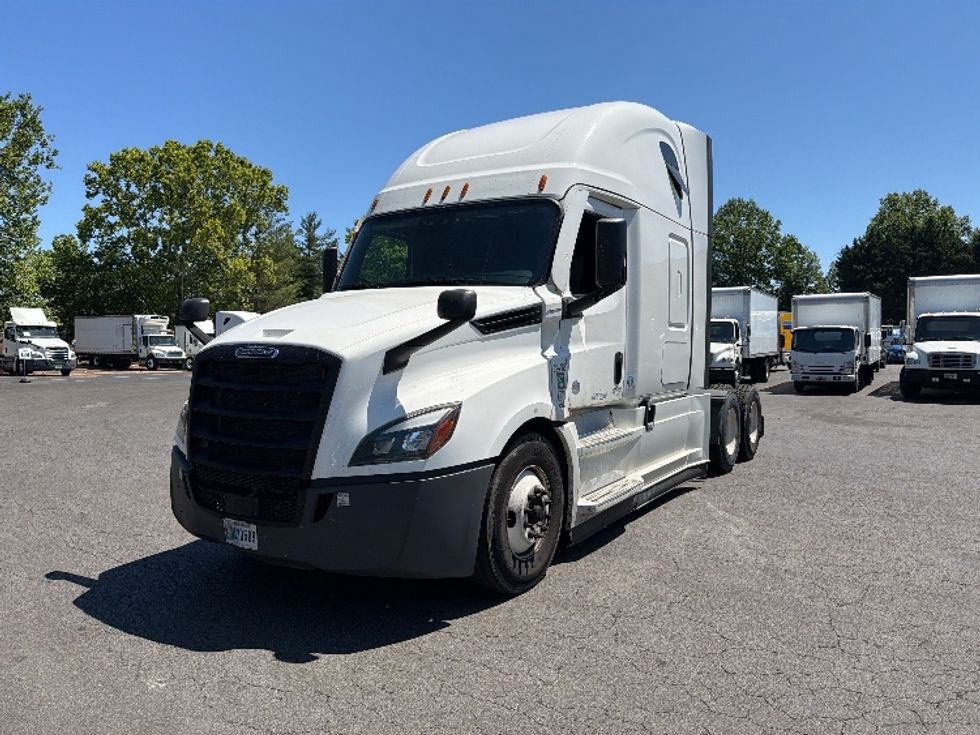 Sleeper Tractor-Heavy Duty Tractors-Freightliner-2022-T12664ST-Capitol Heights-MD-309,161\n\t\tmiles-$ 85,000 - Image 3