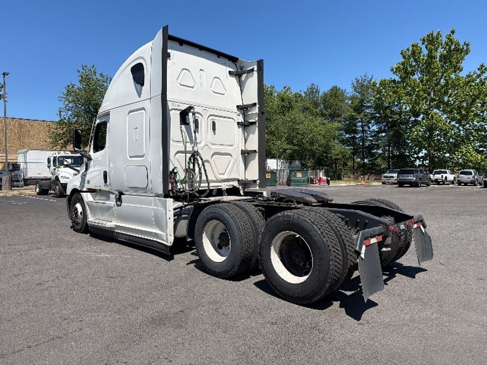 Sleeper Tractor-Heavy Duty Tractors-Freightliner-2022-T12664ST-Capitol Heights-MD-309,161\n\t\tmiles-$ 85,000 - Image 5