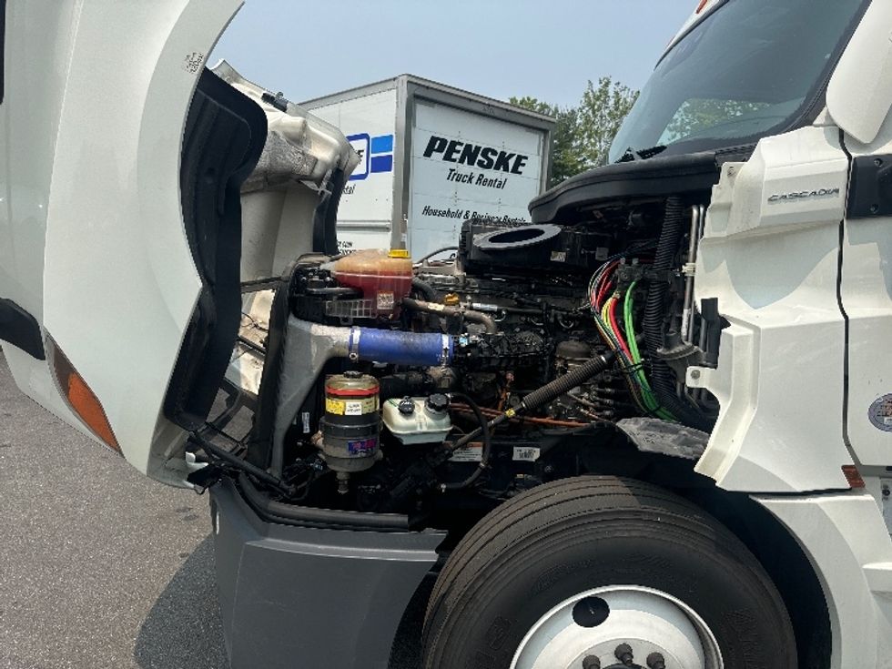 Sleeper Tractor-Heavy Duty Tractors-Freightliner-2022-T12664ST-Capitol Heights-MD-489,114\n\t\tmiles-$ 72,750 - Image 21