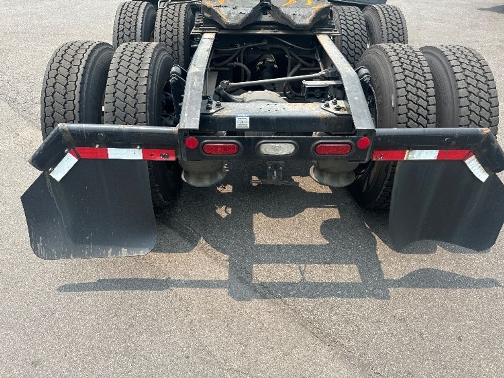 Sleeper Tractor-Heavy Duty Tractors-Freightliner-2022-T12664ST-Capitol Heights-MD-489,114\n\t\tmiles-$ 72,750 - Image 6