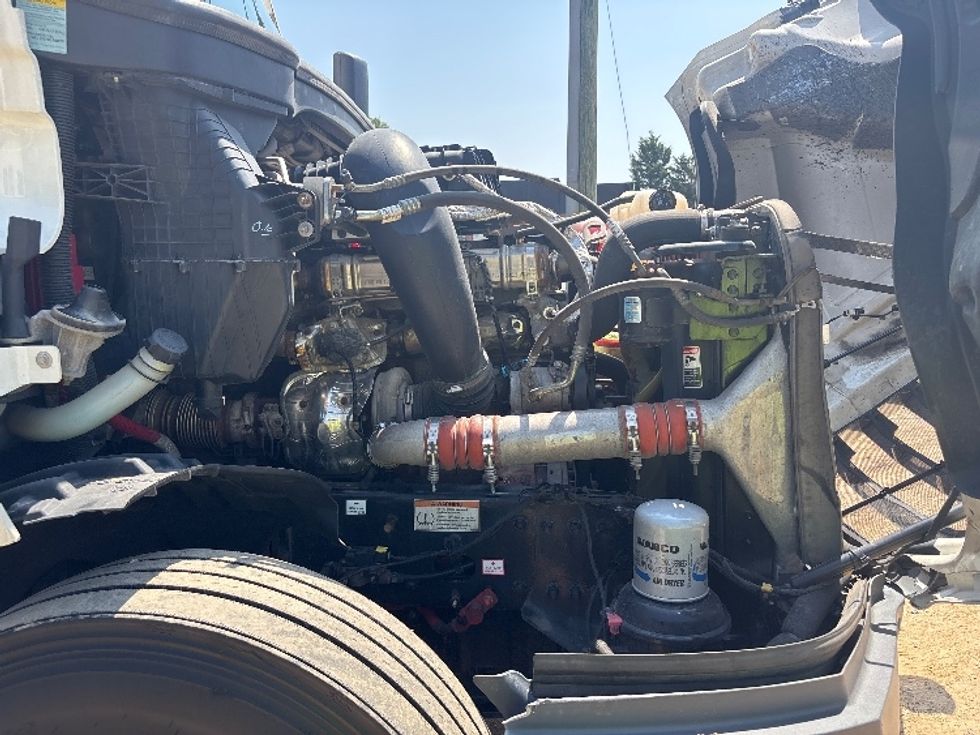 Sleeper Tractor-Heavy Duty Tractors-Freightliner-2022-T12664ST-Capitol Heights-MD-540,969\n\t\tmiles-$ 72,250 - Image 20
