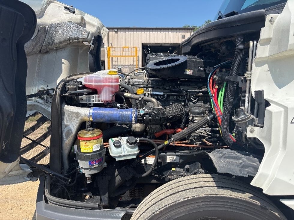 Sleeper Tractor-Heavy Duty Tractors-Freightliner-2022-T12664ST-Capitol Heights-MD-540,969\n\t\tmiles-$ 72,250 - Image 21