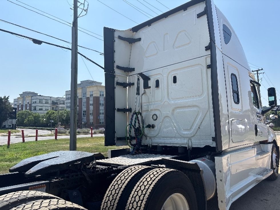 Sleeper Tractor-Heavy Duty Tractors-Freightliner-2022-T12664ST-Capitol Heights-MD-540,969\n\t\tmiles-$ 72,250 - Image 22