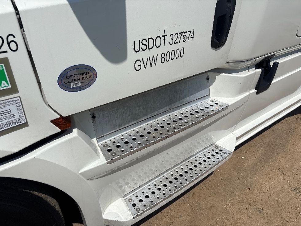 Sleeper Tractor-Heavy Duty Tractors-Freightliner-2022-T12664ST-Capitol Heights-MD-540,969\n\t\tmiles-$ 72,250 - Image 25