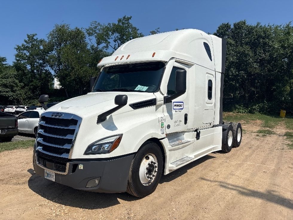 Sleeper Tractor-Heavy Duty Tractors-Freightliner-2022-T12664ST-Capitol Heights-MD-540,969\n\t\tmiles-$ 72,250 - Image 3