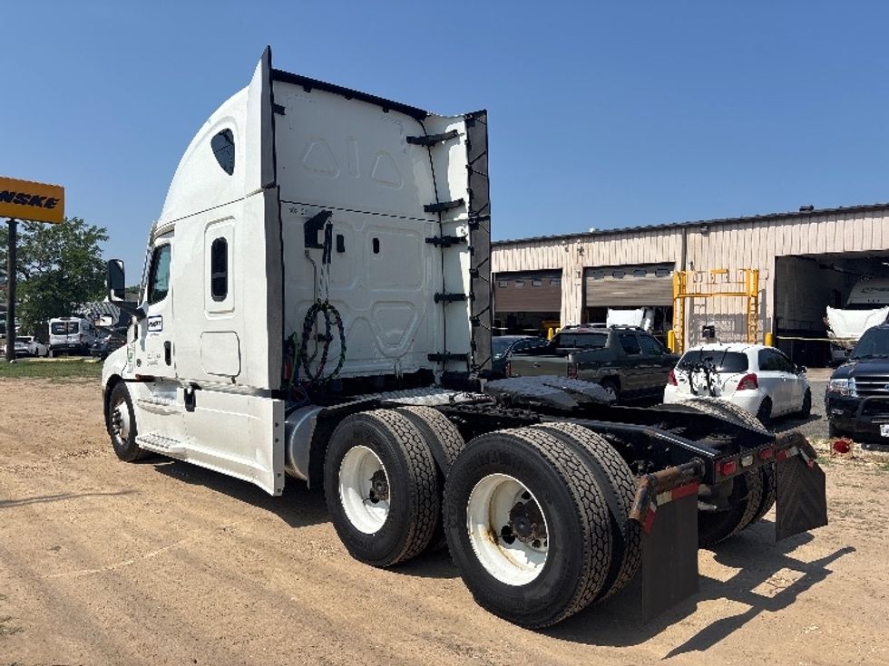 Sleeper Tractor-Heavy Duty Tractors-Freightliner-2022-T12664ST-Capitol Heights-MD-540,969\n\t\tmiles-$ 72,250 - Image 5