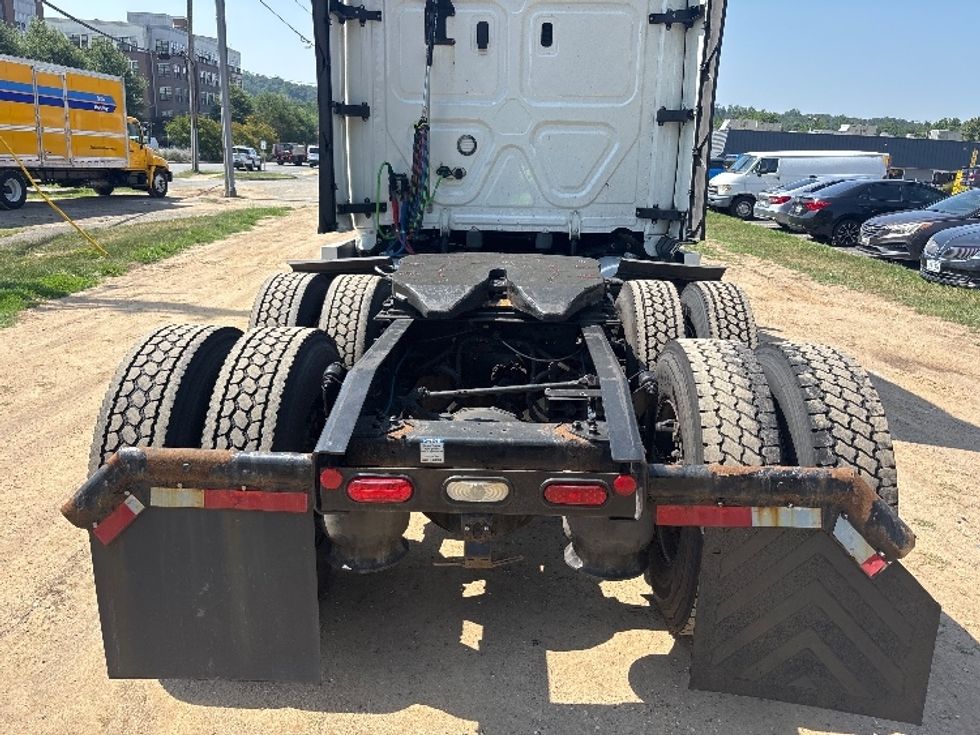 Sleeper Tractor-Heavy Duty Tractors-Freightliner-2022-T12664ST-Capitol Heights-MD-540,969\n\t\tmiles-$ 72,250 - Image 6