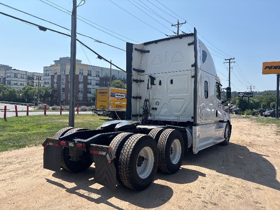 Sleeper Tractor-Heavy Duty Tractors-Freightliner-2022-T12664ST-Capitol Heights-MD-540,969\n\t\tmiles-$ 72,250 - Image 7