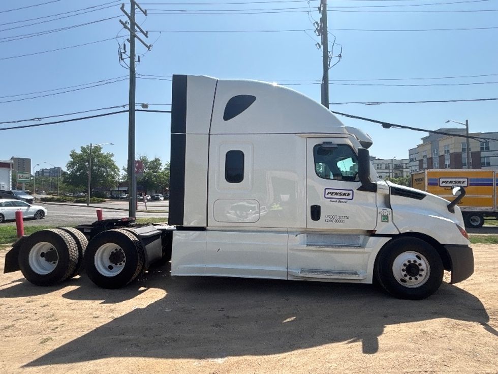 Sleeper Tractor-Heavy Duty Tractors-Freightliner-2022-T12664ST-Capitol Heights-MD-540,969\n\t\tmiles-$ 72,250 - Image 8