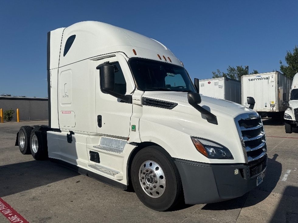 Sleeper Tractor-Heavy Duty Tractors-Freightliner-2022-T12664ST-Carrollton-TX-359,990\n\t\tmiles-$ 93,750 - Image 1