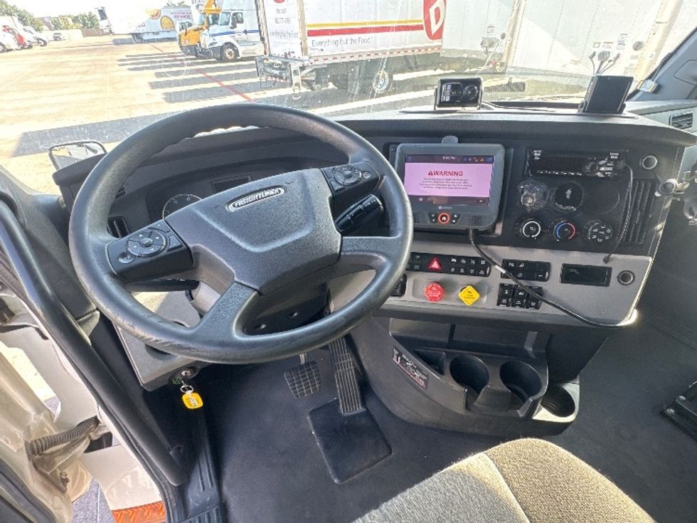 Sleeper Tractor-Heavy Duty Tractors-Freightliner-2022-T12664ST-Carrollton-TX-359,990\n\t\tmiles-$ 93,750 - Image 11