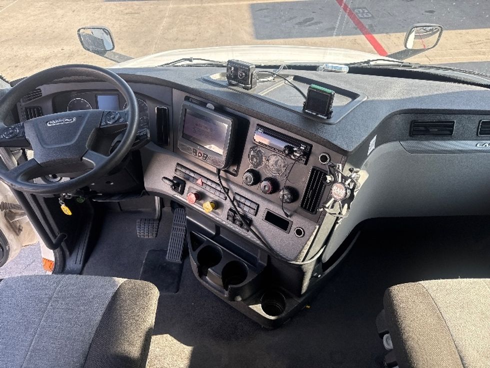 Sleeper Tractor-Heavy Duty Tractors-Freightliner-2022-T12664ST-Carrollton-TX-359,990\n\t\tmiles-$ 93,750 - Image 12