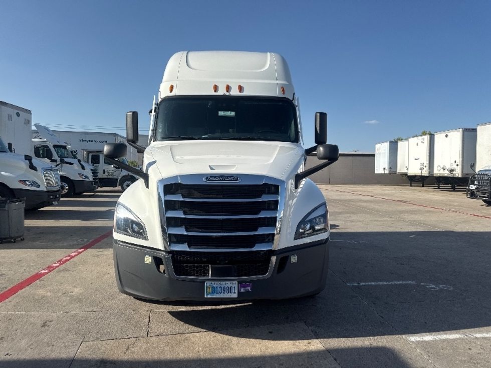 Sleeper Tractor-Heavy Duty Tractors-Freightliner-2022-T12664ST-Carrollton-TX-359,990\n\t\tmiles-$ 93,750 - Image 2