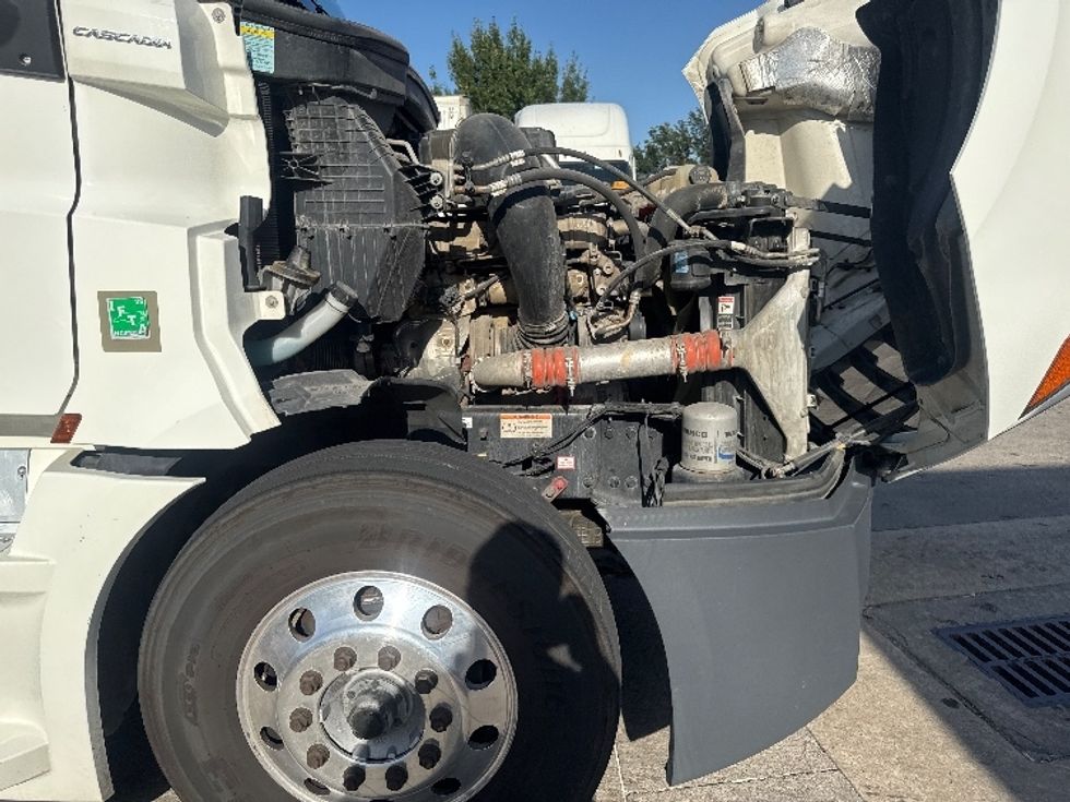 Sleeper Tractor-Heavy Duty Tractors-Freightliner-2022-T12664ST-Carrollton-TX-359,990\n\t\tmiles-$ 93,750 - Image 20