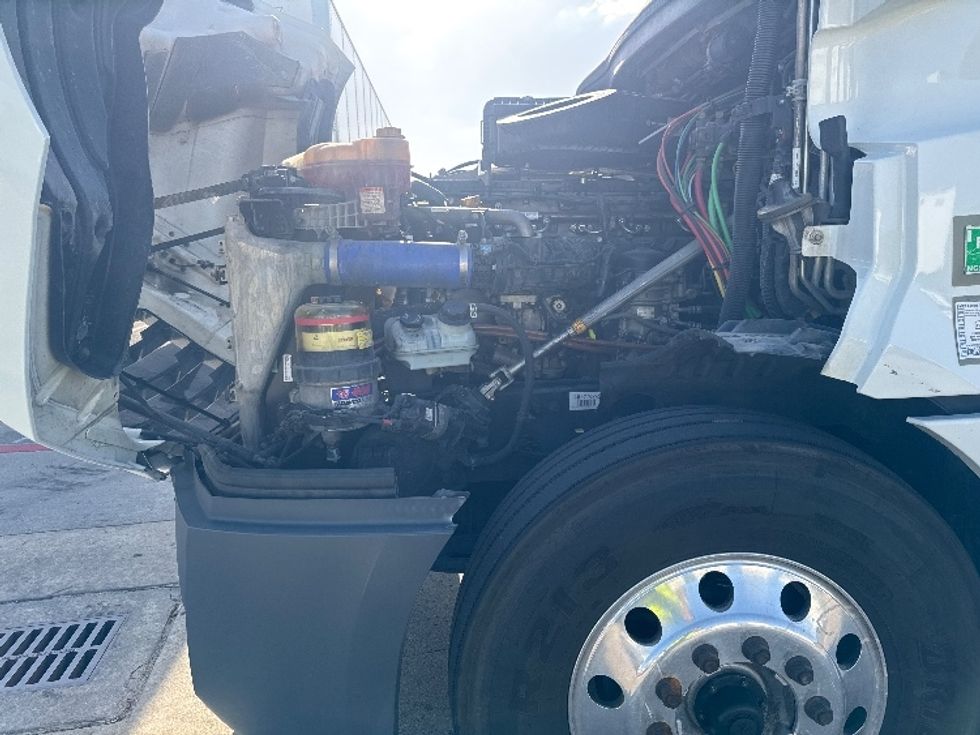 Sleeper Tractor-Heavy Duty Tractors-Freightliner-2022-T12664ST-Carrollton-TX-359,990\n\t\tmiles-$ 93,750 - Image 21