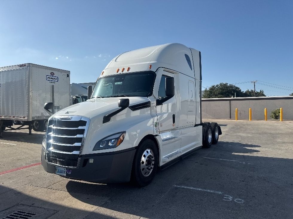 Sleeper Tractor-Heavy Duty Tractors-Freightliner-2022-T12664ST-Carrollton-TX-359,990\n\t\tmiles-$ 93,750 - Image 3