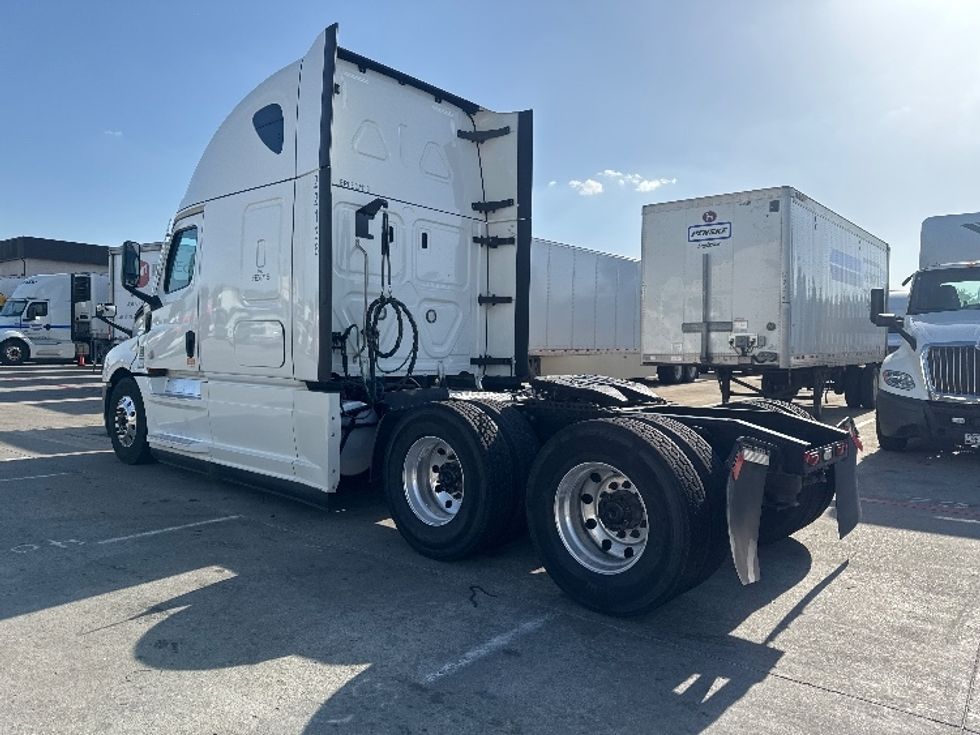 Sleeper Tractor-Heavy Duty Tractors-Freightliner-2022-T12664ST-Carrollton-TX-359,990\n\t\tmiles-$ 93,750 - Image 5