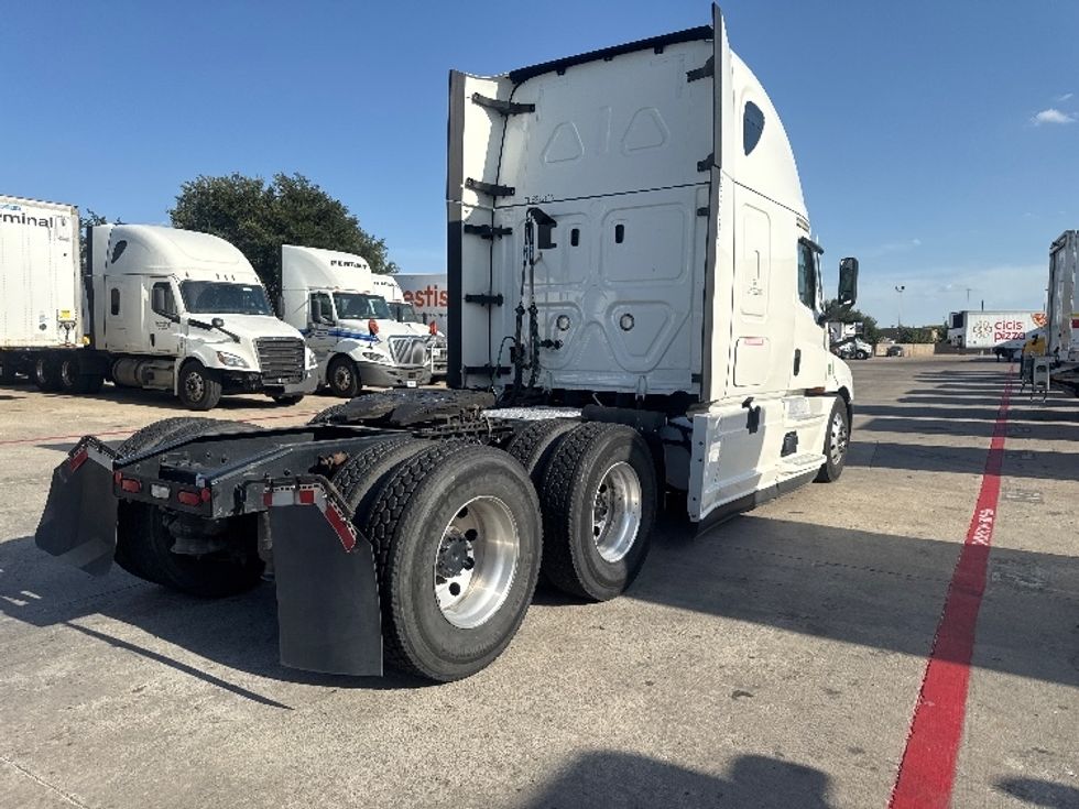 Sleeper Tractor-Heavy Duty Tractors-Freightliner-2022-T12664ST-Carrollton-TX-359,990\n\t\tmiles-$ 93,750 - Image 7
