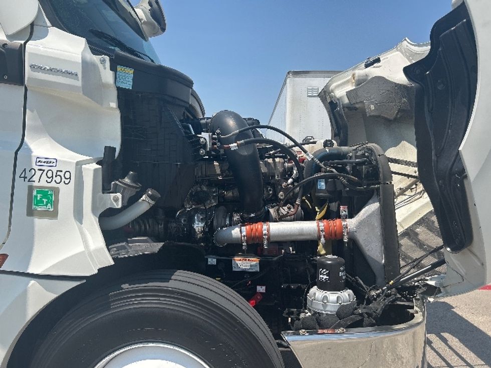 Sleeper Tractor-Heavy Duty Tractors-Freightliner-2022-T12664ST-Carrollton-TX-592,665\n\t\tmiles-$ 64,250 - Image 20