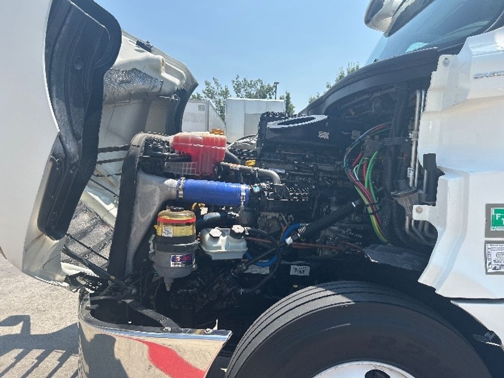 Sleeper Tractor-Heavy Duty Tractors-Freightliner-2022-T12664ST-Carrollton-TX-592,665\n\t\tmiles-$ 64,250 - Image 21