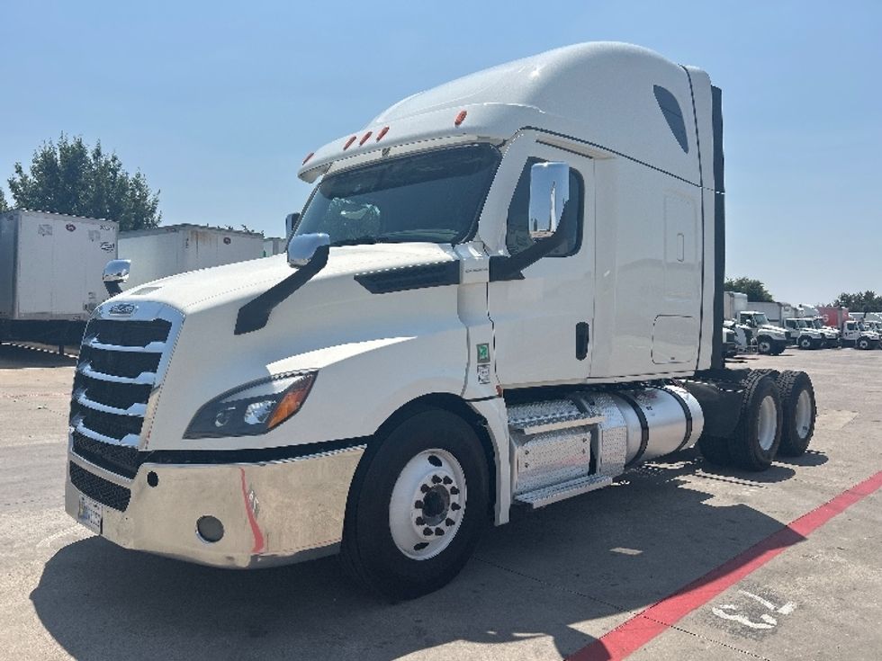 Sleeper Tractor-Heavy Duty Tractors-Freightliner-2022-T12664ST-Carrollton-TX-592,665\n\t\tmiles-$ 64,250 - Image 3