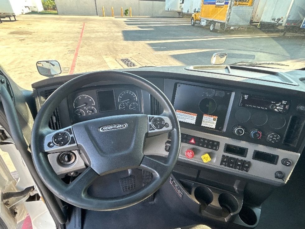 Sleeper Tractor-Heavy Duty Tractors-Freightliner-2022-T12664ST-Carrollton-TX-684,163\n\t\tmiles-$ 47,750 - Image 11