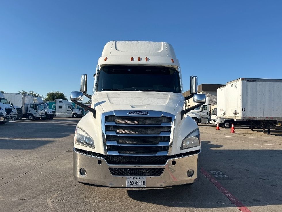 Sleeper Tractor-Heavy Duty Tractors-Freightliner-2022-T12664ST-Carrollton-TX-684,163\n\t\tmiles-$ 47,750 - Image 2