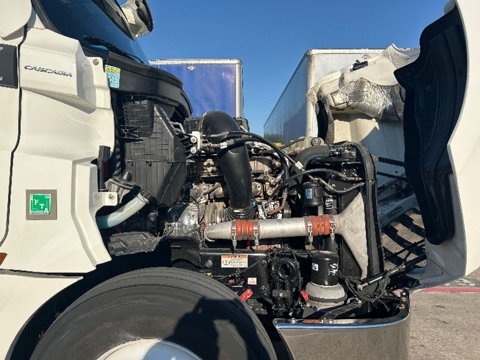 Sleeper Tractor-Heavy Duty Tractors-Freightliner-2022-T12664ST-Carrollton-TX-684,163\n\t\tmiles-$ 47,750 - Image 20