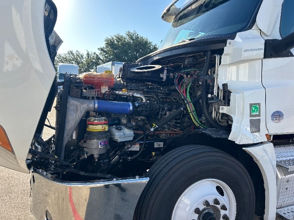 Sleeper Tractor-Heavy Duty Tractors-Freightliner-2022-T12664ST-Carrollton-TX-684,163\n\t\tmiles-$ 47,750 - Image 21