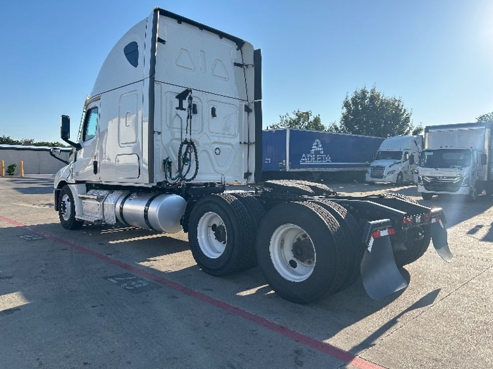 Sleeper Tractor-Heavy Duty Tractors-Freightliner-2022-T12664ST-Carrollton-TX-684,163\n\t\tmiles-$ 47,750 - Image 5