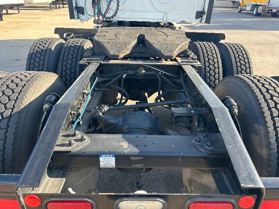 Sleeper Tractor-Heavy Duty Tractors-Freightliner-2022-T12664ST-Carrollton-TX-684,163\n\t\tmiles-$ 47,750 - Image 6