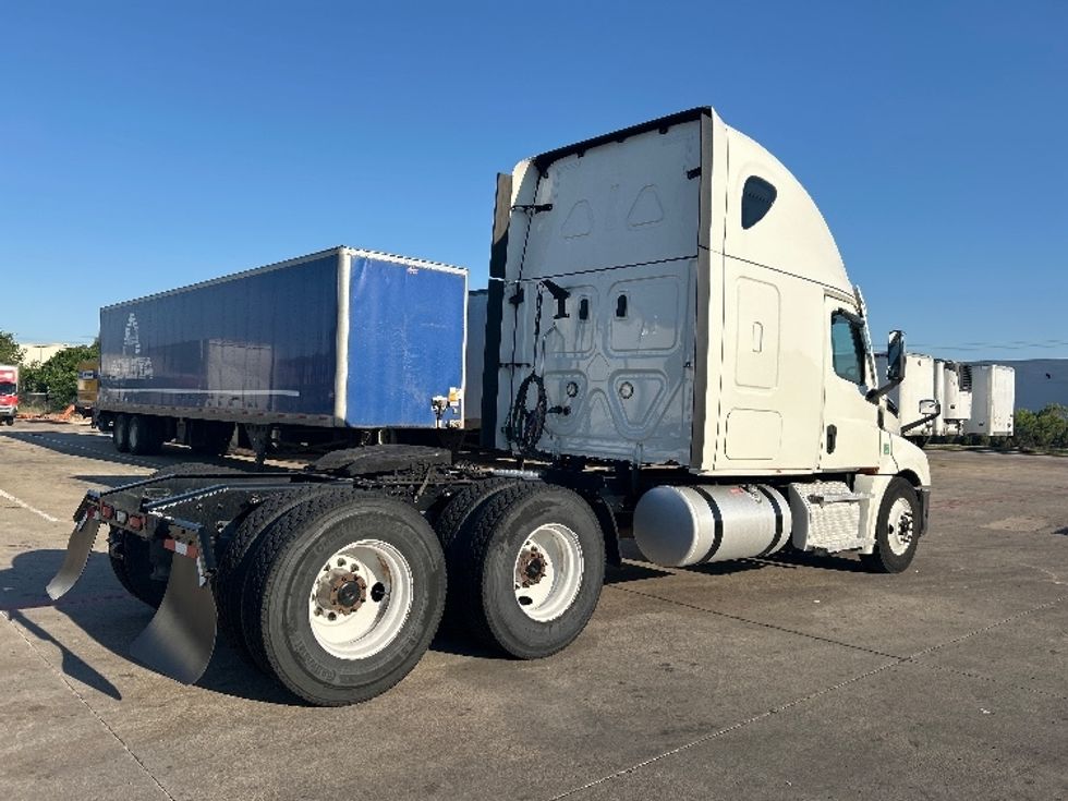 Sleeper Tractor-Heavy Duty Tractors-Freightliner-2022-T12664ST-Carrollton-TX-684,163\n\t\tmiles-$ 47,750 - Image 7