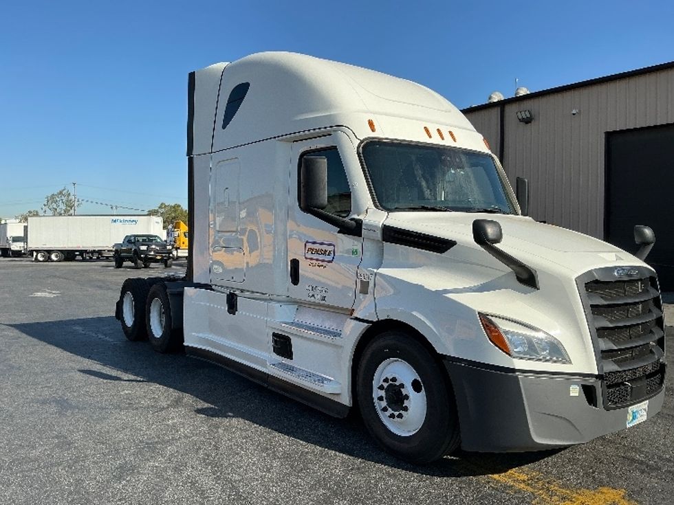 Sleeper Tractor-Heavy Duty Tractors-Freightliner-2022-T12664ST-Carson-CA-480,585\n\t\tmiles-$ 78,250 - Image 1