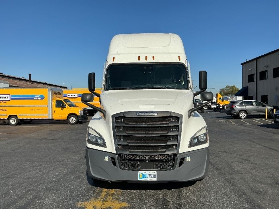 Sleeper Tractor-Heavy Duty Tractors-Freightliner-2022-T12664ST-Carson-CA-480,585\n\t\tmiles-$ 78,250 - Image 2