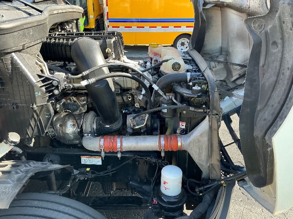 Sleeper Tractor-Heavy Duty Tractors-Freightliner-2022-T12664ST-Carson-CA-480,585\n\t\tmiles-$ 78,250 - Image 20