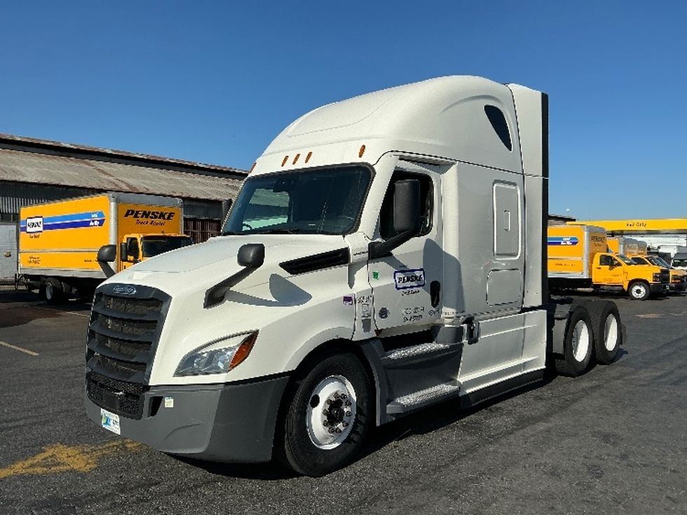 Sleeper Tractor-Heavy Duty Tractors-Freightliner-2022-T12664ST-Carson-CA-480,585\n\t\tmiles-$ 78,250 - Image 3