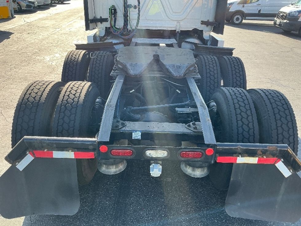 Sleeper Tractor-Heavy Duty Tractors-Freightliner-2022-T12664ST-Carson-CA-480,585\n\t\tmiles-$ 78,250 - Image 6