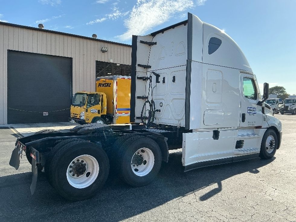 Sleeper Tractor-Heavy Duty Tractors-Freightliner-2022-T12664ST-Carson-CA-480,585\n\t\tmiles-$ 78,250 - Image 7