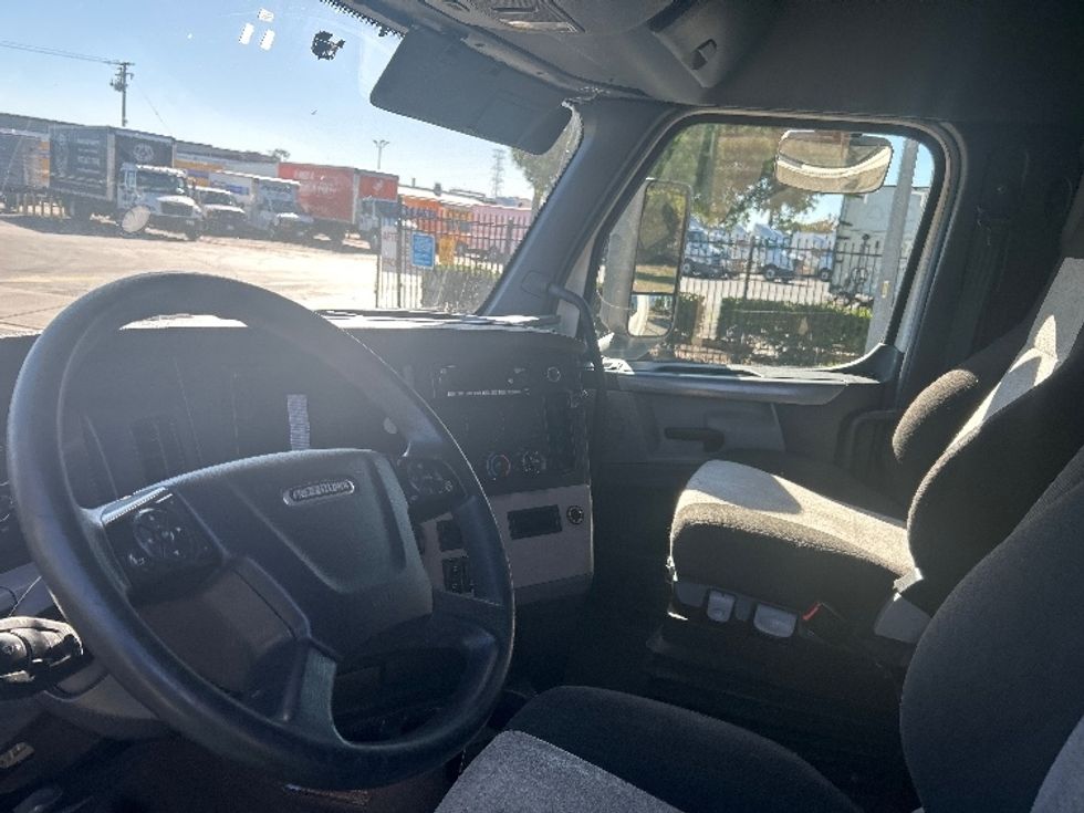 Sleeper Tractor-Heavy Duty Tractors-Freightliner-2022-T12664ST-Carson-CA-508,471\n\t\tmiles-$ 66,500 - Image 10